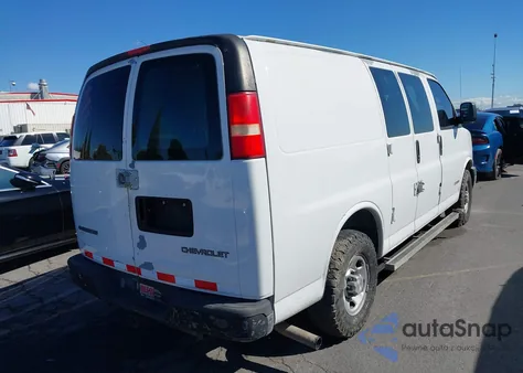2005 Chevrolet Express из США, поврежденный, VIN 1GCGG25V051157894